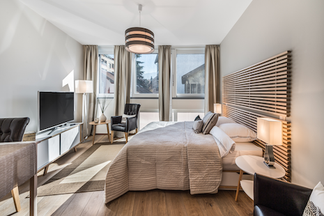 This new bright and furnished studio is ideally located in the center of Geneva. For instance, it is within 5 minutes walking