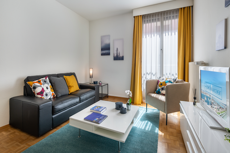 This new studio is very well located in a calm street in the Geneva Center. It is situated between the train station and the 
