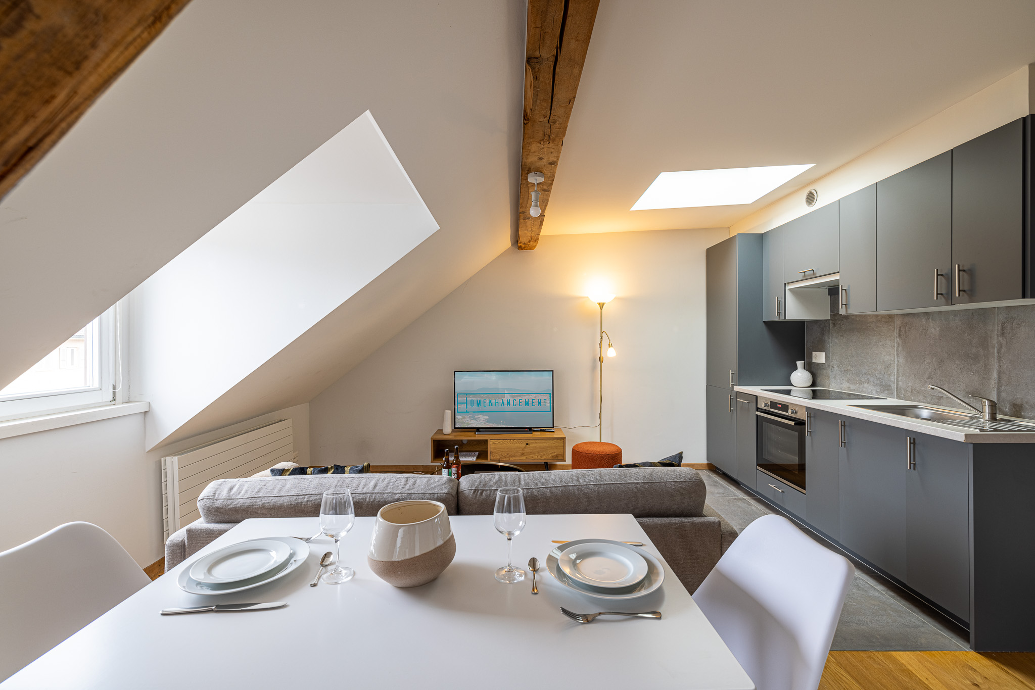 Beautiful studio located under the roofs of Avenue Wendt in Geneva