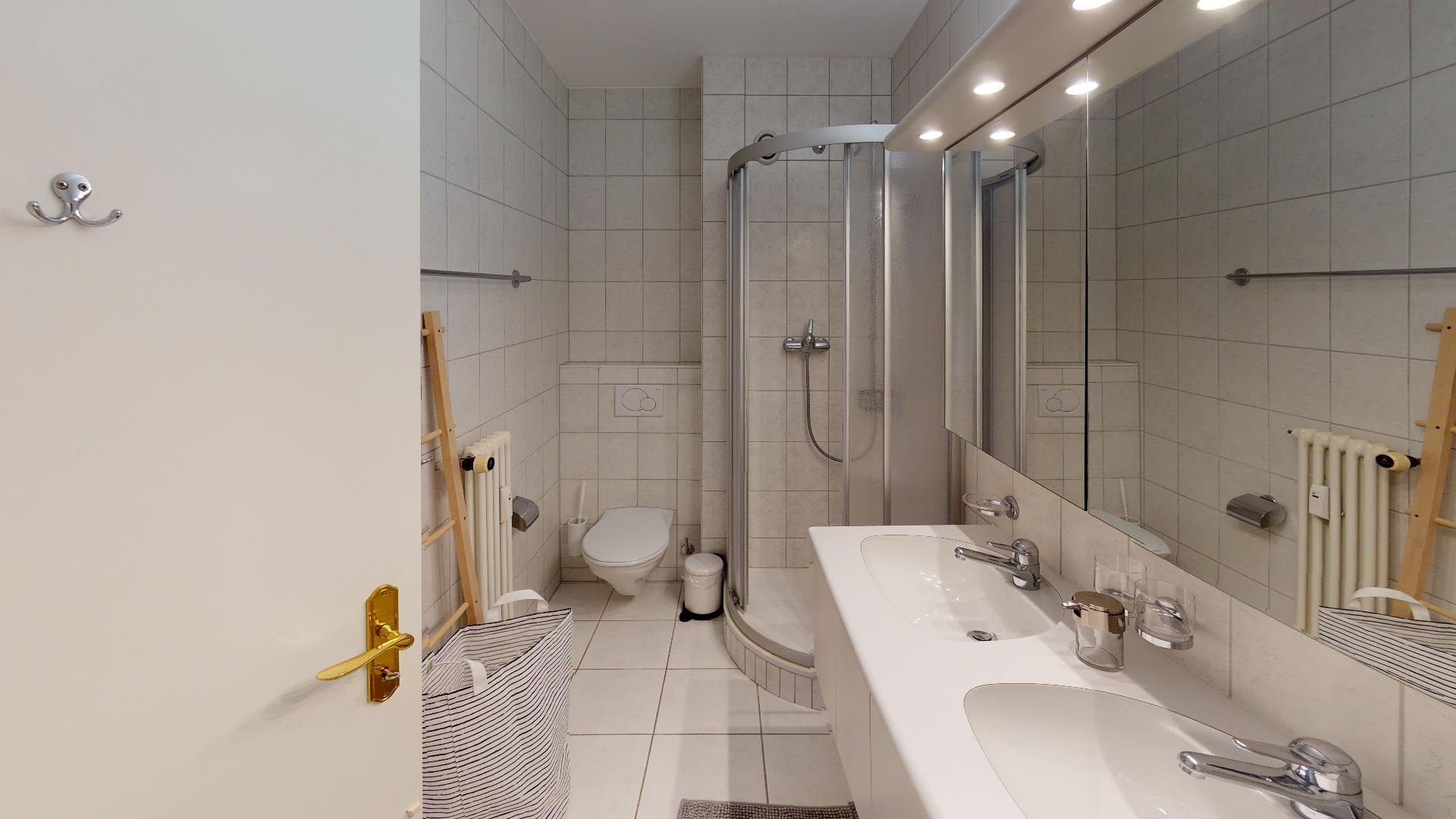 Unique-Serviced-Living-Aeschenplatz-Bathroom.jpg